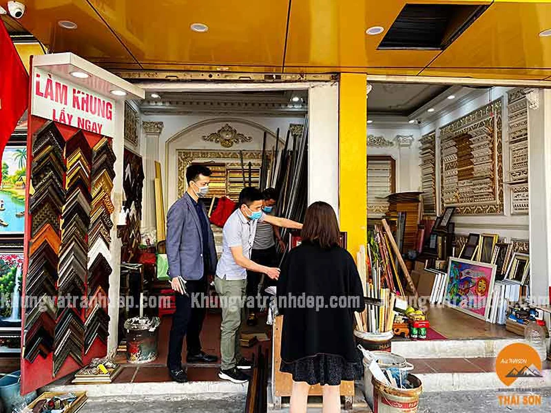 cửa hàng khung tranh thái sơn nhận làm khung tranh sơn dầu theo kích thước cửa hàng khung tranh thái sơn nhận làm khung tranh sơn dầu theo kích thước