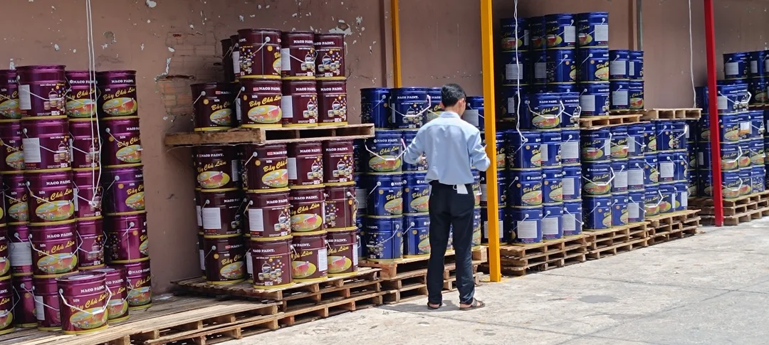 Kho sản phẩm liên quan đến màu sơn dầu kho sơn dầu và màu phủ minh họa rủi ro nhầm nhóm sản phẩm khi mua online