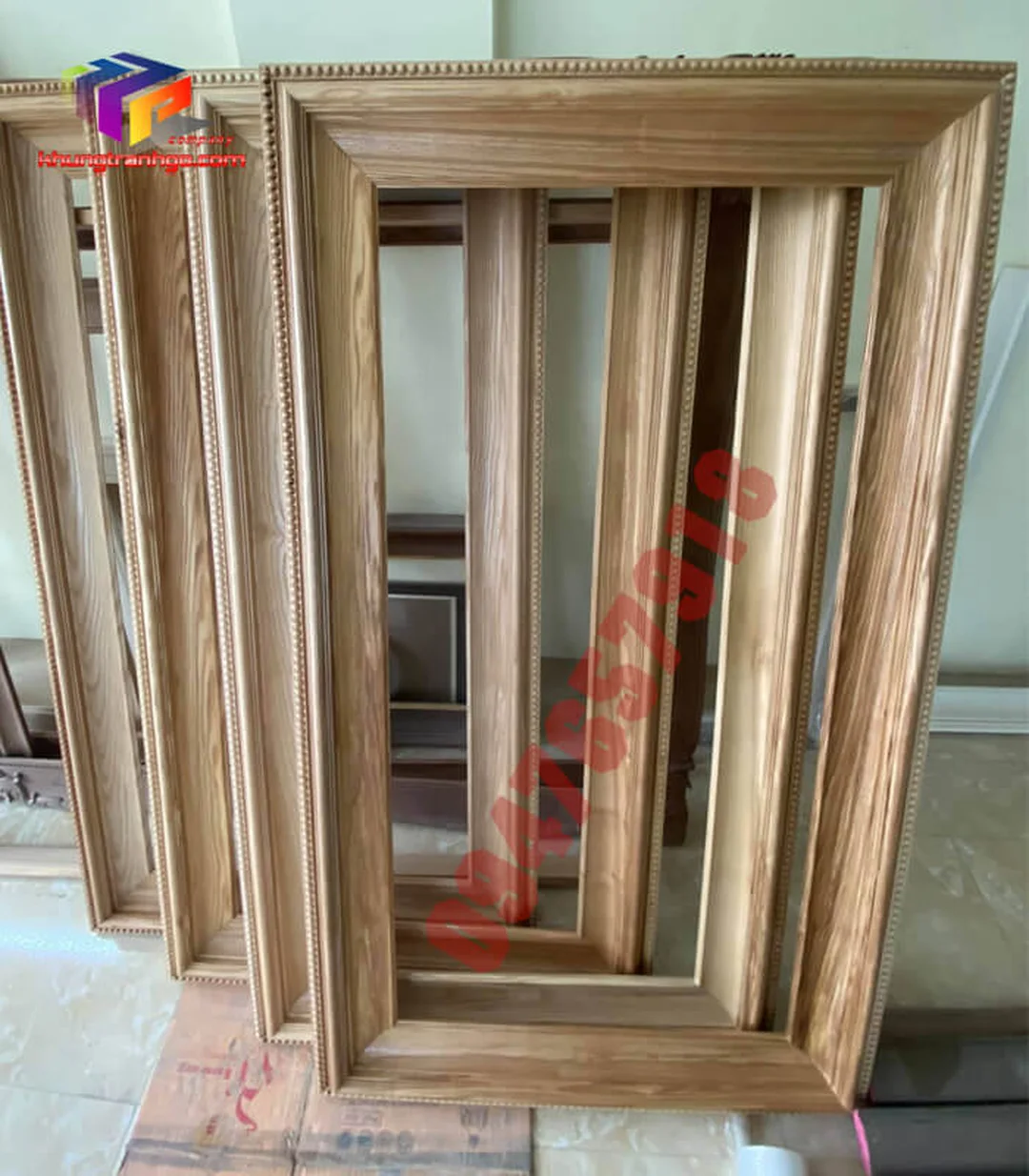 khung tranh gỗ tự nhiên bản lớn cho tranh khổ lớn