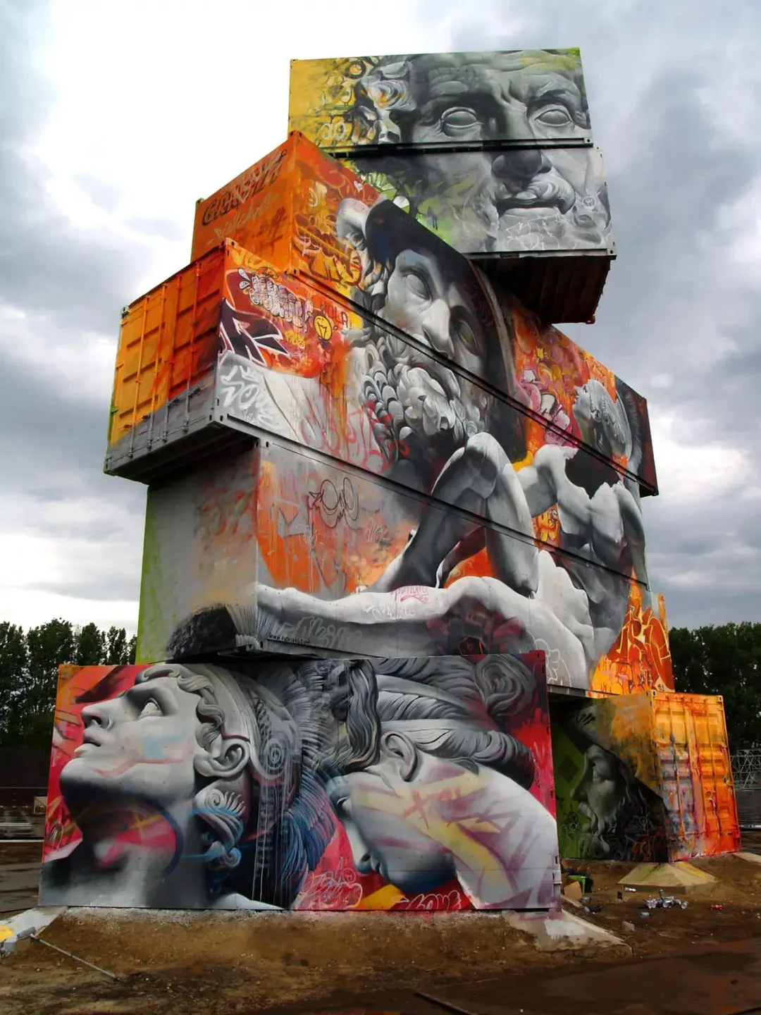 Mural nghệ thuật đường phố trên container