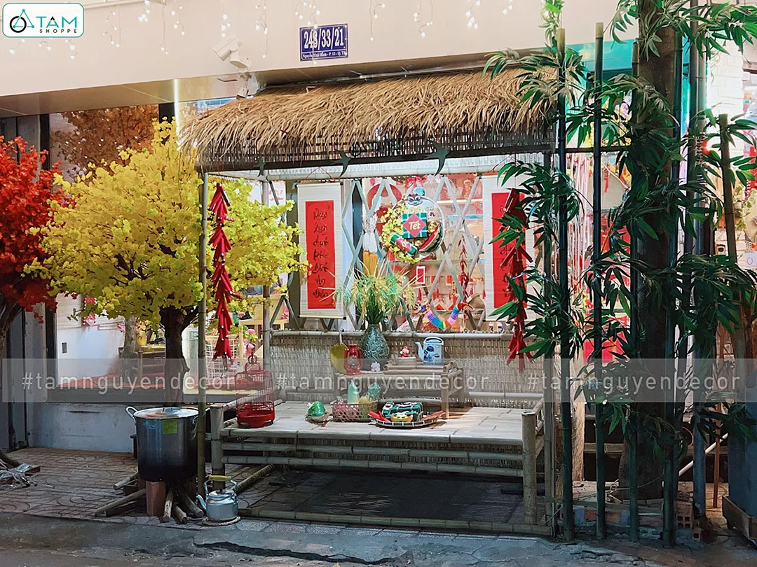 Mành tre và phụ kiện nhà tranh trang trí Tết nhà tranh trang trí tết dùng mành tre và phụ kiện hoa mai