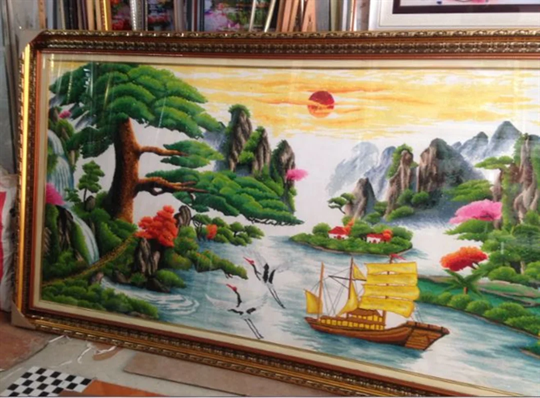 quy trình đóng khung tranh thêu với phào gỗ và kính