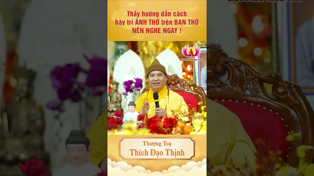 Thầy hướng dẫn cách bày trí ảnh thờ trên bàn thờ
