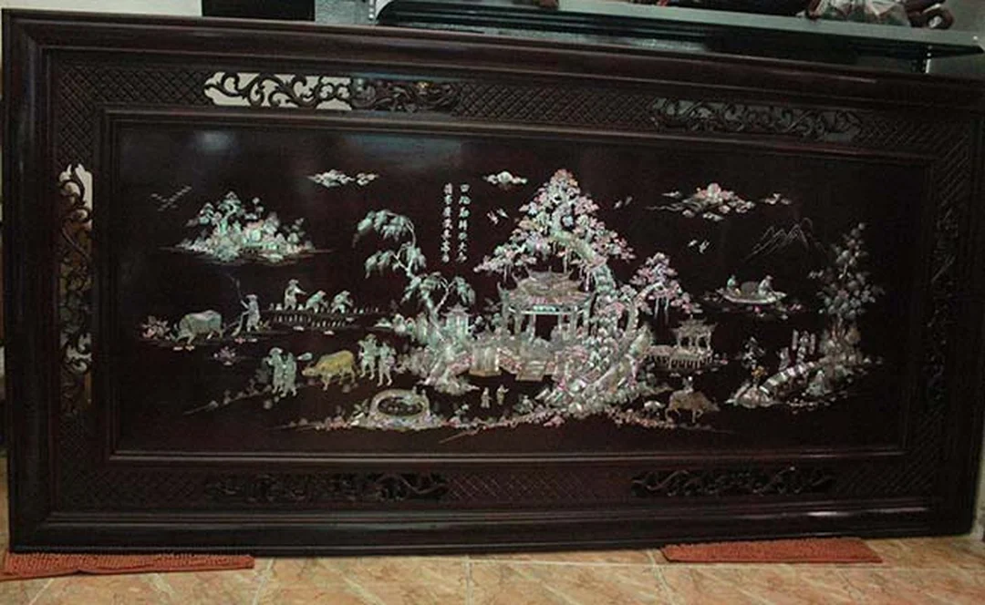 Tranh khảm đồng quê gỗ gụ với chi tiết làng quê Việt tranh khảm đồng quê gỗ gụ với chi tiết làng quê Việt