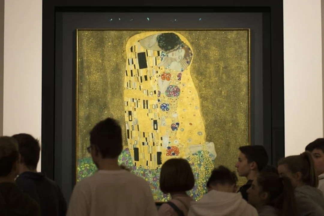 tranh nghệ thuật nổi tiếng thế giới The Kiss của Gustav Klimt