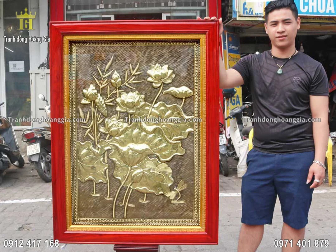 Quy trình chọn tranh trang trí bàn thờ tranh trang trí bàn thờ hoa sen bằng đồng phù hợp không gian thờ truyền thống