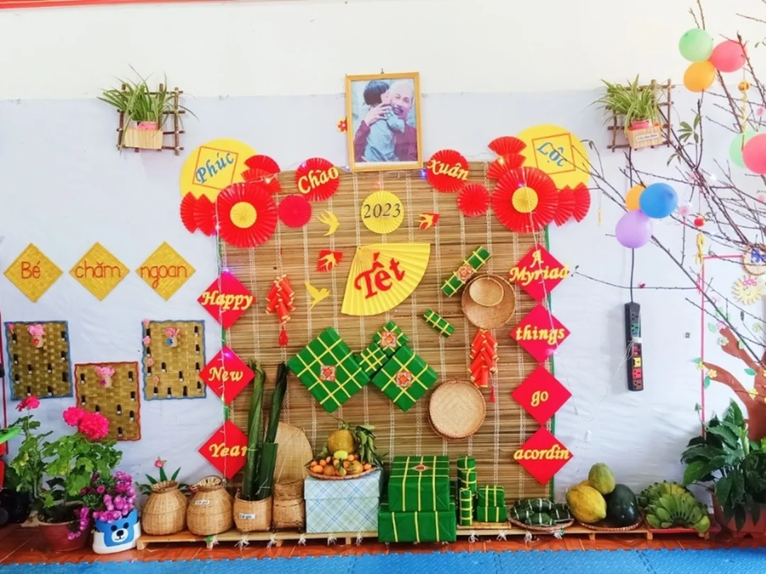 Trang trí Tết mầm non bằng giấy màu và bao lì xì tranh trang trí tết mầm non bằng giấy màu và bao lì xì