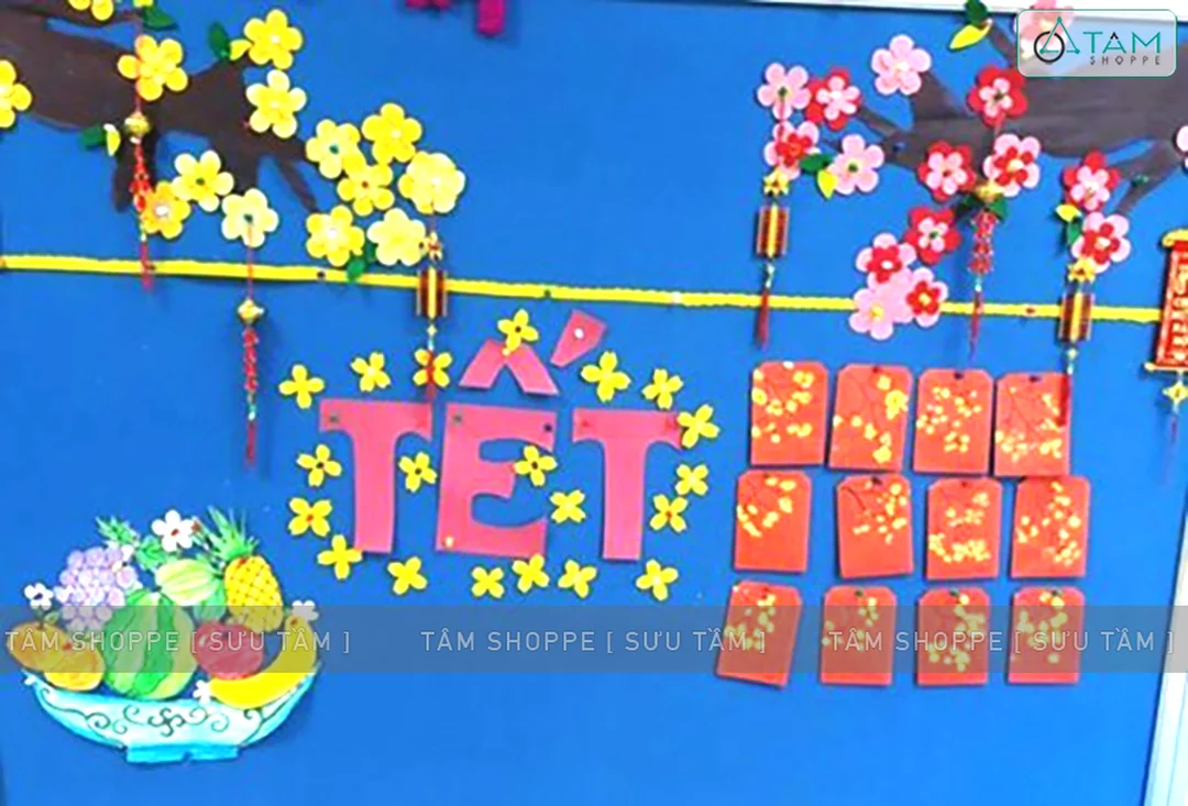 Trẻ cắt dán tranh trang trí Tết mầm non tranh trang trí tết mầm non bằng hoạt động cắt dán cùng trẻ