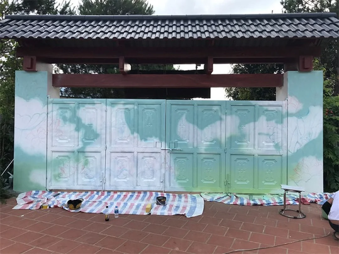 vẽ tranh đồng quê đẹp trong quá trình hoàn thiện mảng tường