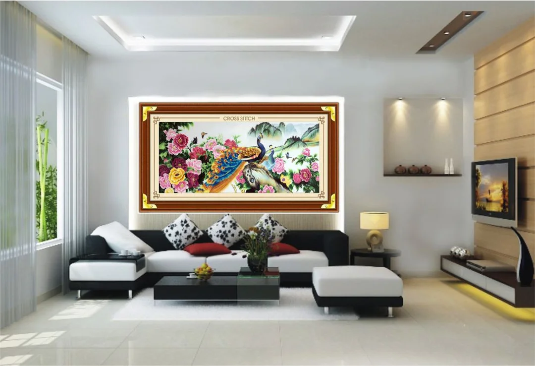 vị trí treo tranh hài hòa với sofa và mảng tường lớn